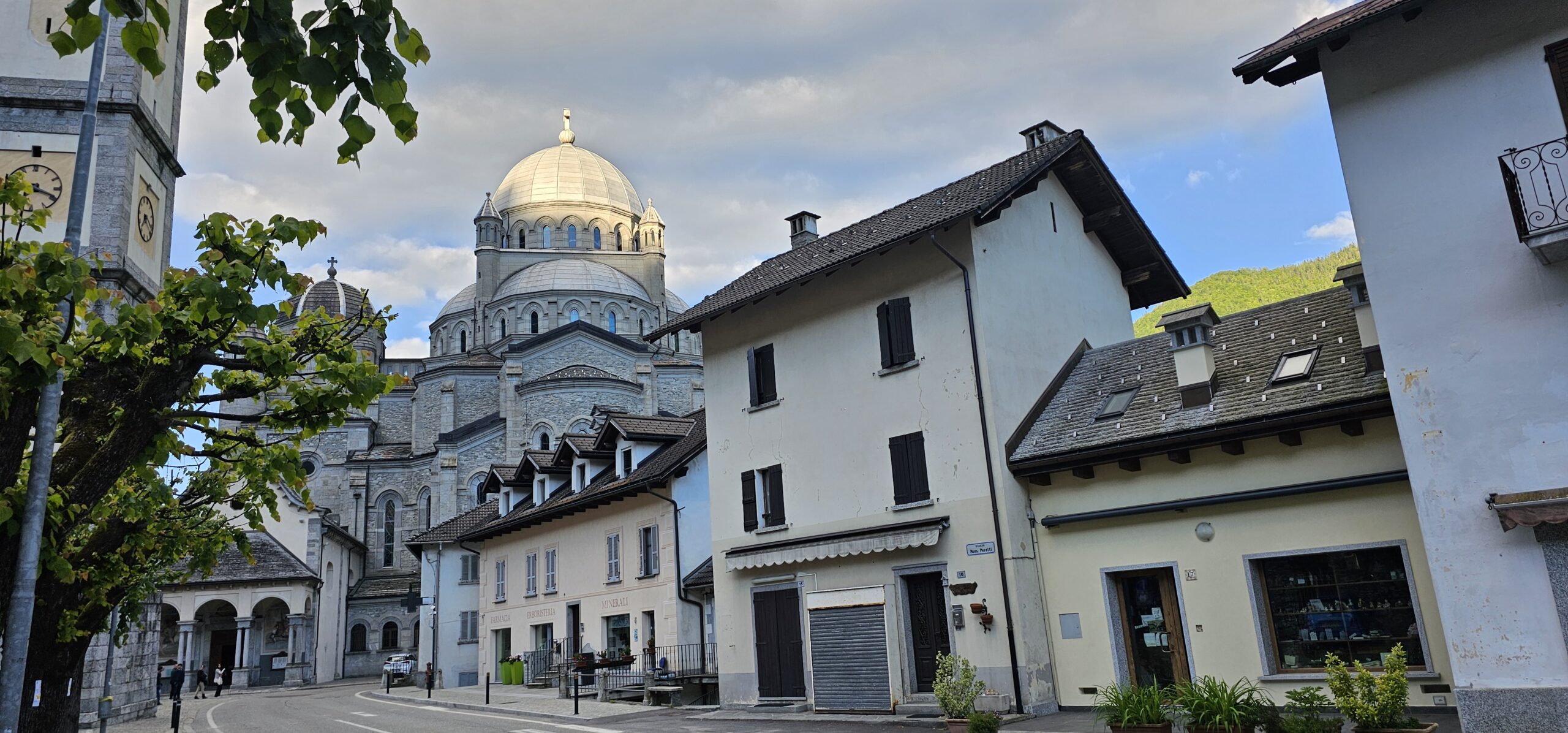 Re in Piemonte: cosa vedere nel borgo della Madonna del Sangue